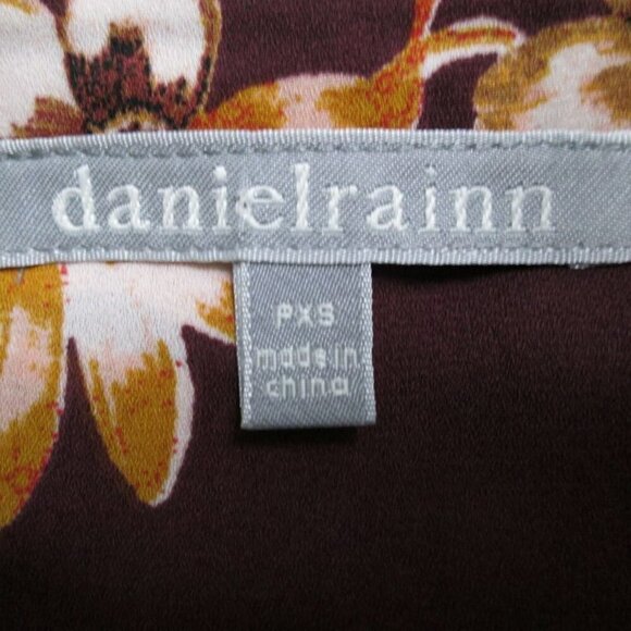 NWT Daniel Rainn Burgundy Floral 3/4 Sleeve Split-neck Chiffon Top-PXS - Picture 2 of 16
